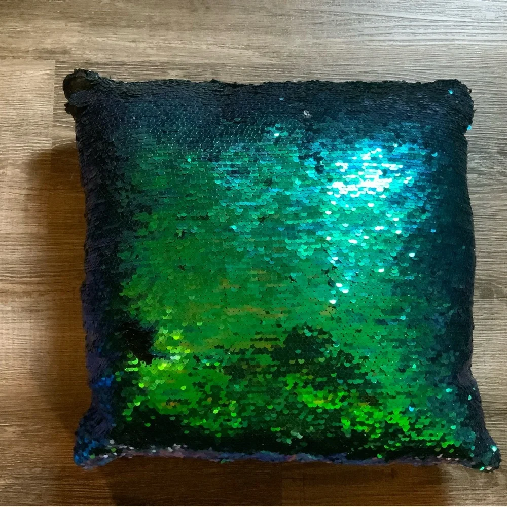 Reversible Sequin Pillow - Green and Black